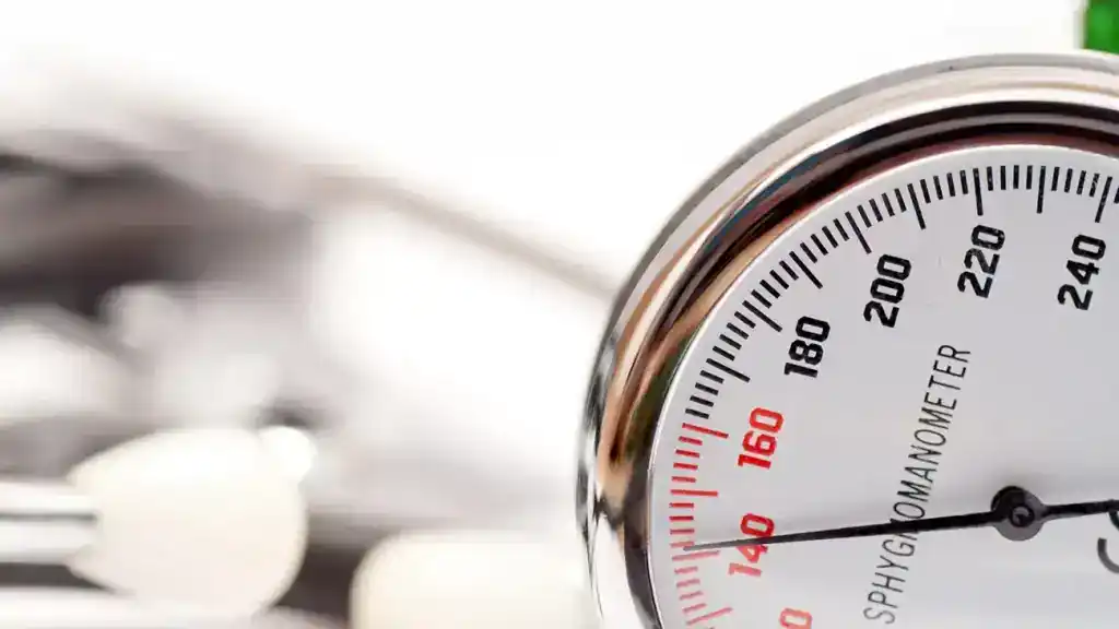 parkison hypertension link symptômes plus sévères